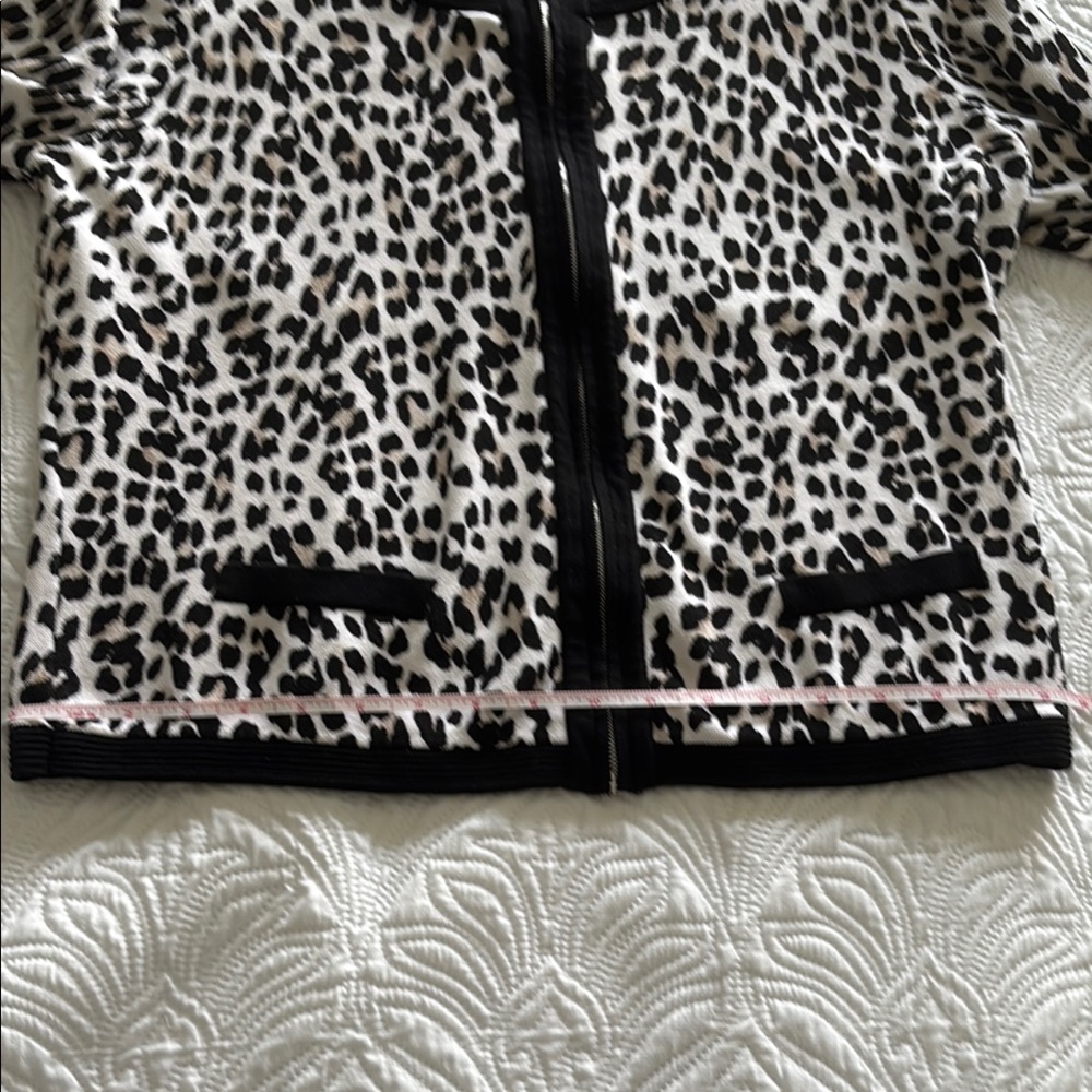 Chic Leopard Print Cardigan - Picture 10 of 16